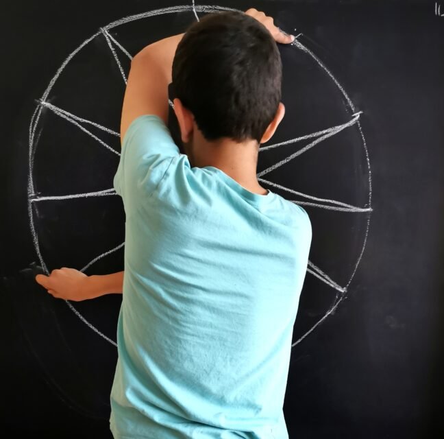 L’Extra-Leçon : une approche éducative globale pour les enfants à besoins spécifiques