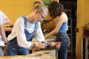 Travail manuel : atelier bois au collège Waldorf